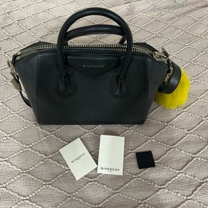 Small Antigona bag in grained leather